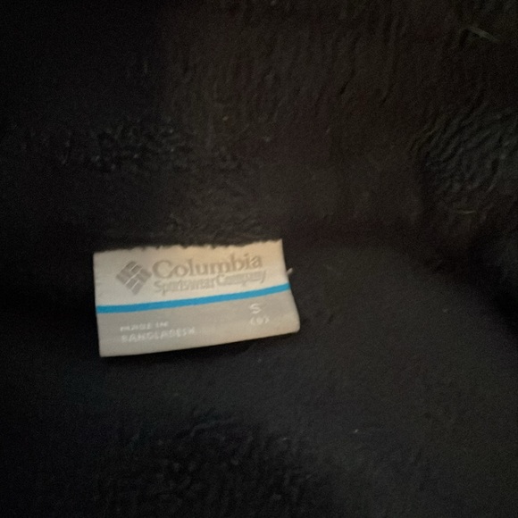 Gently worn kids Columbia zip up fleece jacket.Size small. Fits like a size 8 - Picture 2 of 3